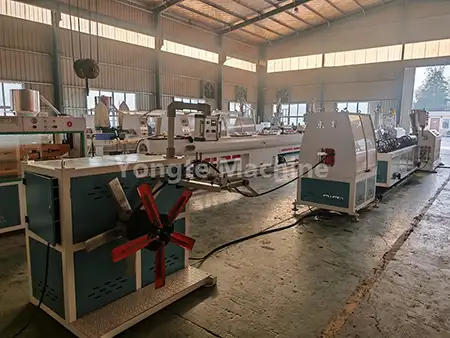 آلة أنابيب الرغوة