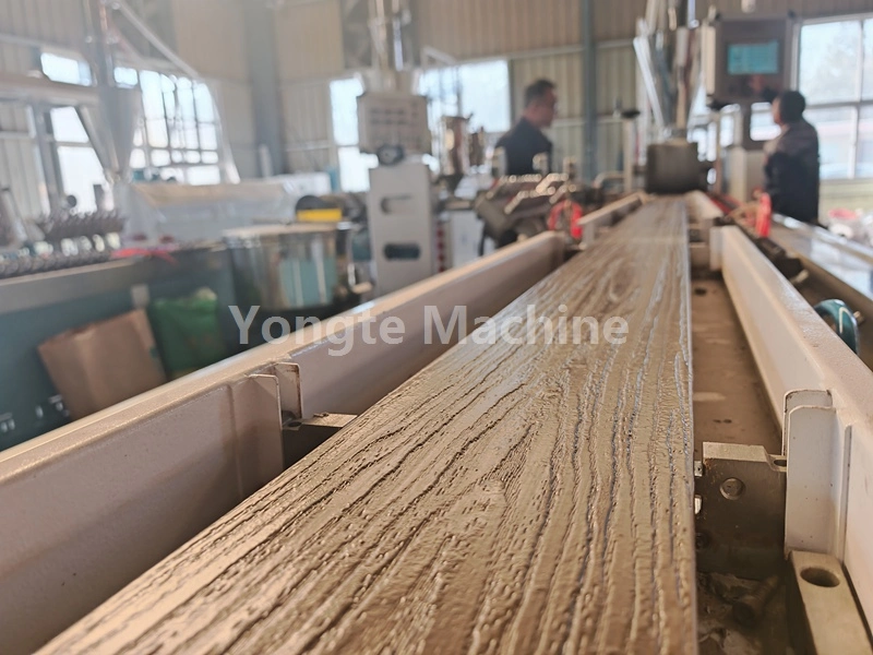 آلة تصنيع البلاستيك والنفايات النسيجية