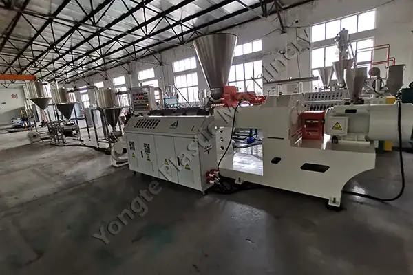 آلة تكوير مركب PVC البولندية