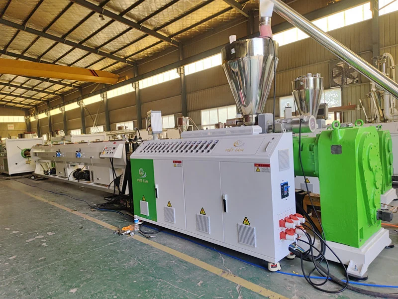 ماكينة تصنيع الأنابيب البلاستيكية