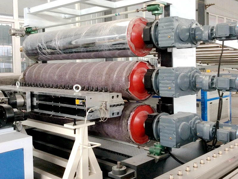 آلة تصنيع الألواح البلاستيكية